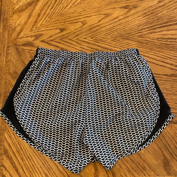 Nike Running Shorts - Picture 2 of 4